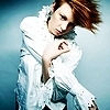 La Roux in white