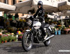 Moto_Guzzi_V7_Classic_2011_01